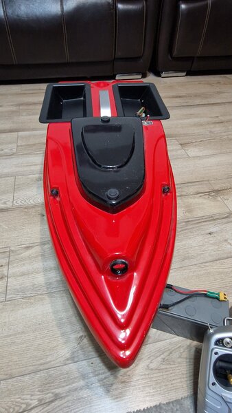 Barcuta nada pescuit